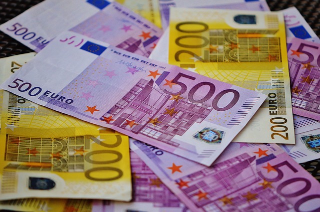 Ein Wettbonus in Form von 500 und 200 Euro Geldscheinen.